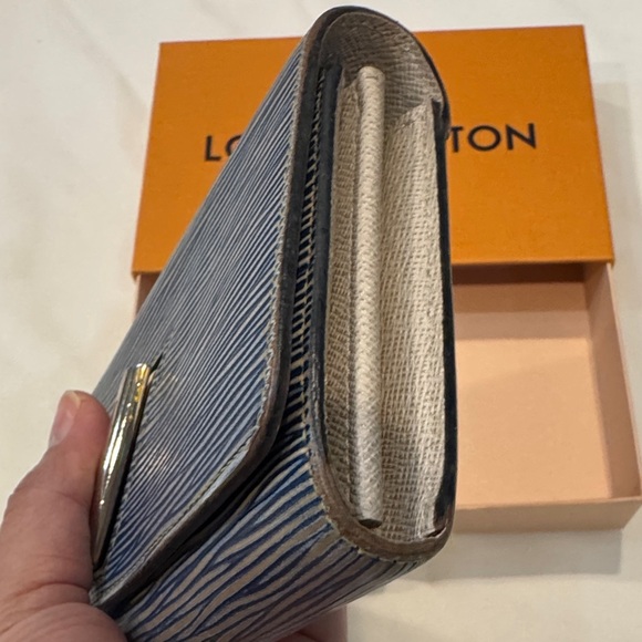 Authentic Louis Vuitton Epi Twist Wallet - Picture 5 of 13